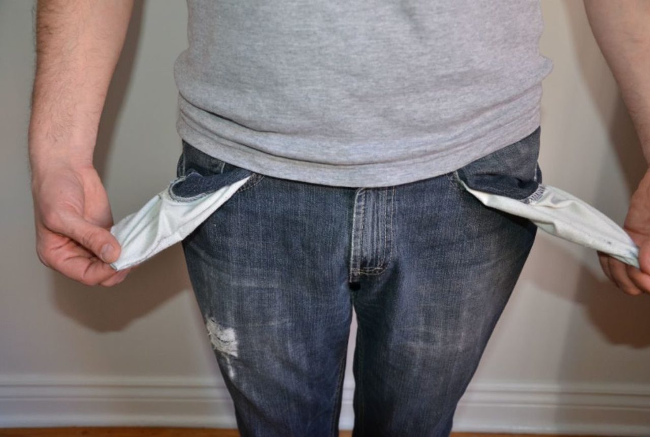 broke_man-with-empty-turned-out-jean-pockets-photo_our_muhc_1200