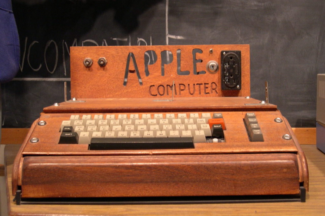 apple-1-first-apple-computer