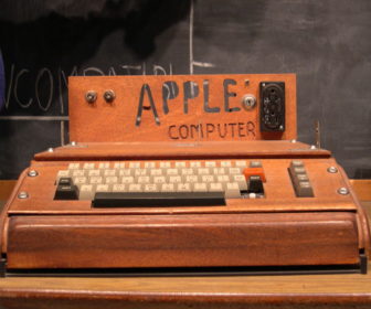 apple-1-first-apple-computer