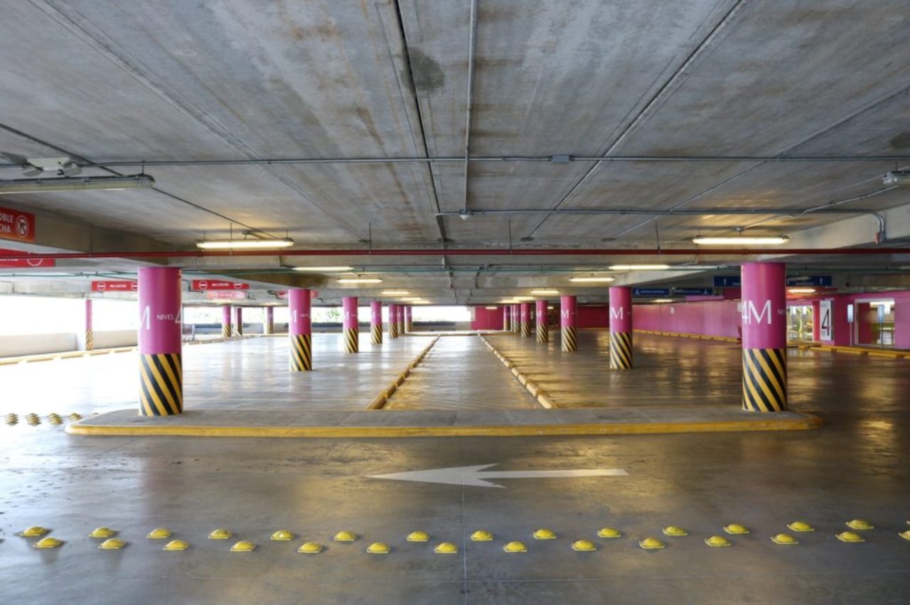 underground-parking-lot-pink-color-posts