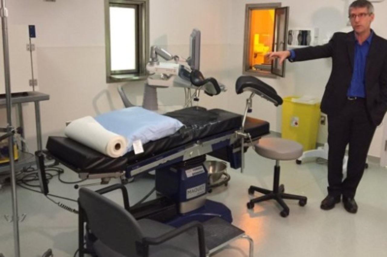 The centre's medical director, Dr. William Buckett, says the new space is twice the size of the old clinic. ( Catherine Gauthier/Radio-Canada)