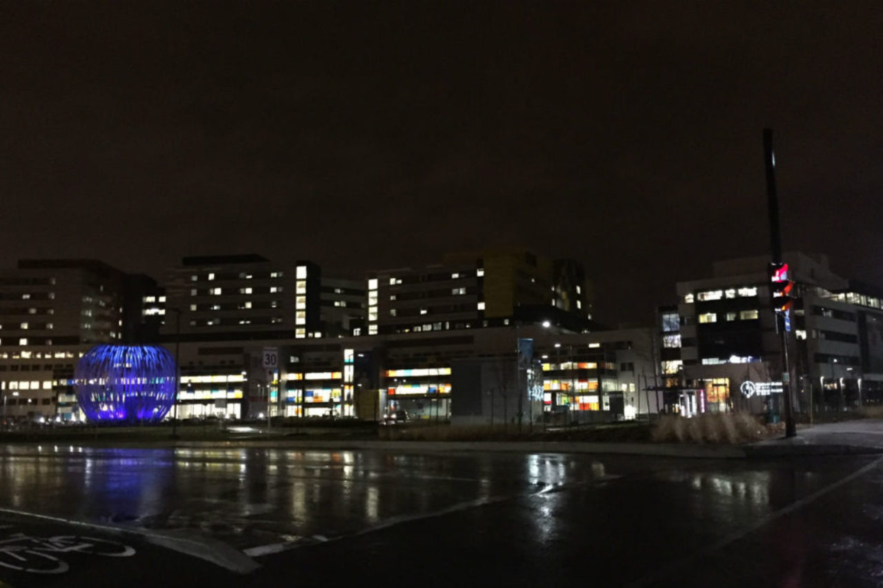 muhc-glen-campus-one-raining-night