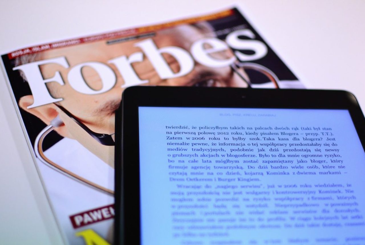 forbes-magazine-and-ipad-924140_1280