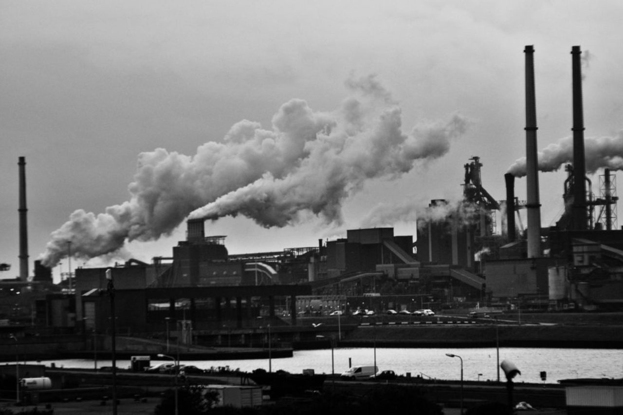 smoke-stacks-air-pollution-black-and-white-clouds-682078