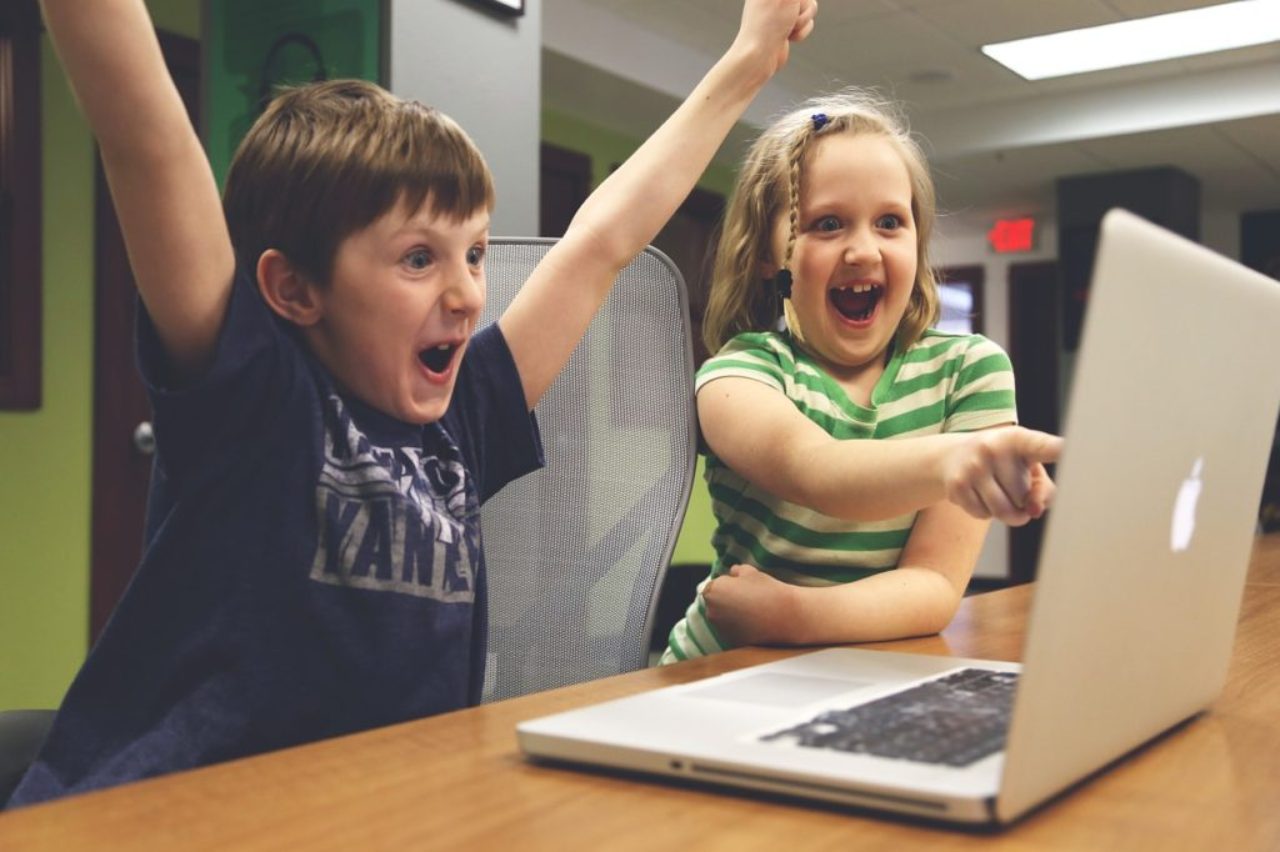 boy-girl-happy-win-in-front-of notebook-children-593313_1280