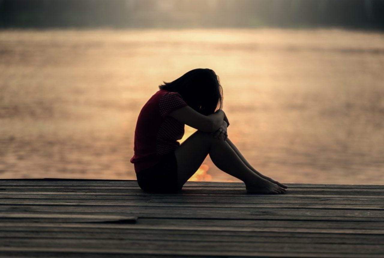 woman-sitting-on-boardwalk-dawn-image-pixabay