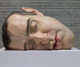 art-ron-mueck-finland-tampere-male-head-on-white-rectangle-block