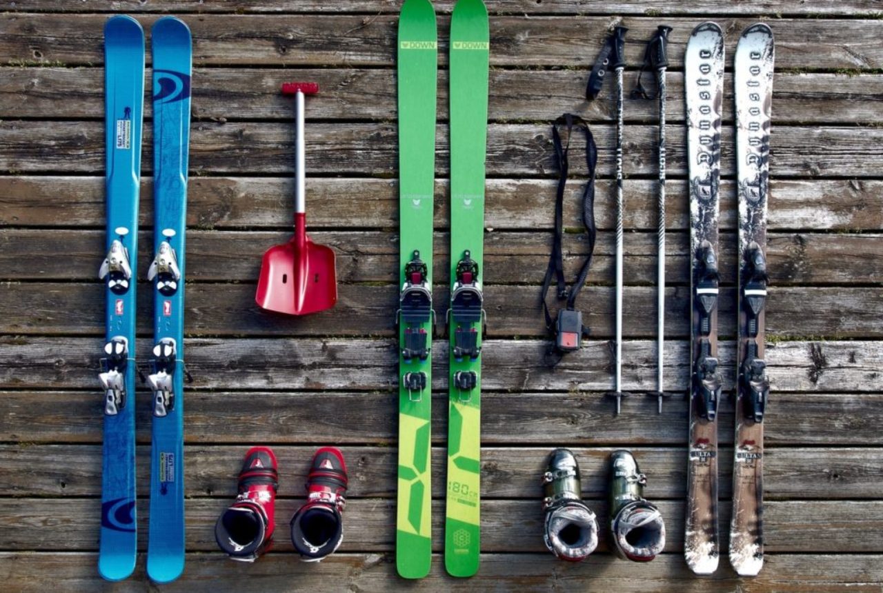 flatlay-of-skiing-equipment-257961