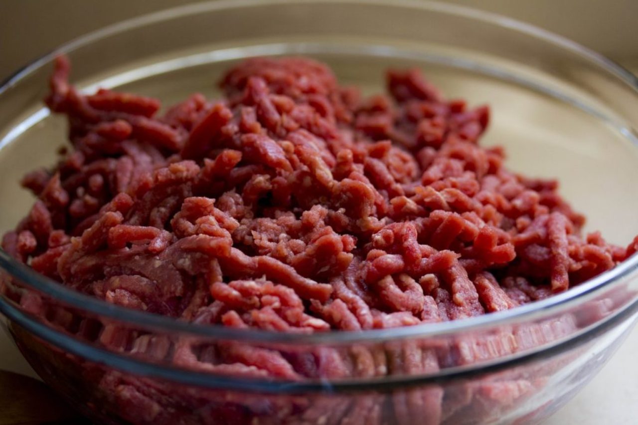 raw-ground-minced-beef-in-glass-bowel