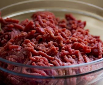 raw-ground-minced-beef-in-glass-bowel