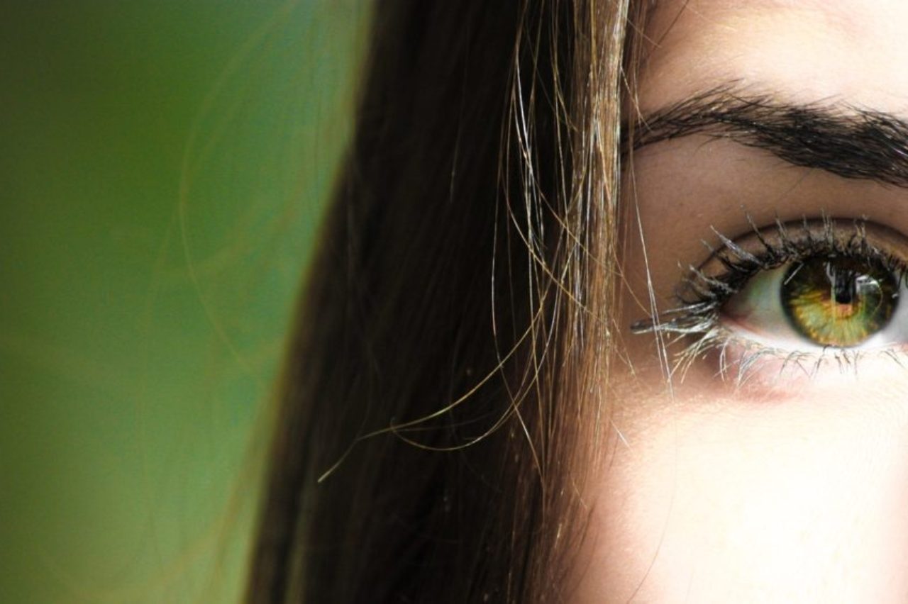 selective-focus-half-face-closeup-photography-of-female-s-green-eyes-840810/