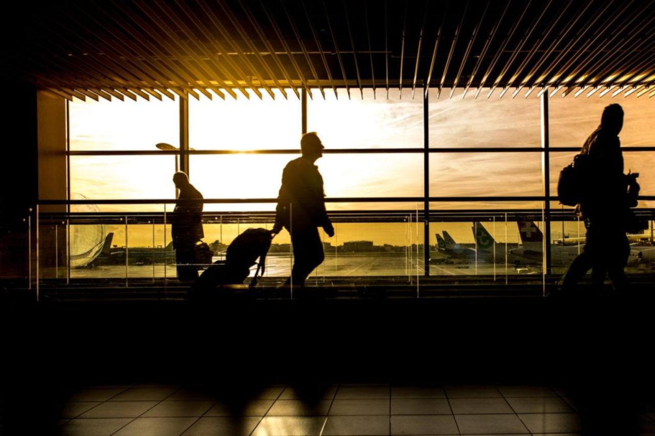 silhouette-of-person-in-airport-227690