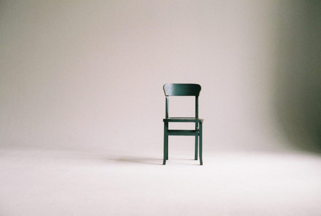 green-wooden-chair-on-white-surface-963486